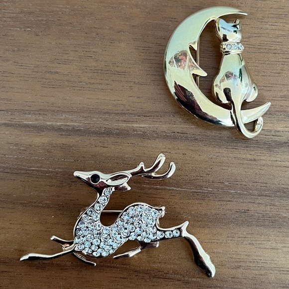 BROOCHES Lot of 2 Gold Tone Stag Rhinestone Body Cat Moon Rhinestone Collar Gift - Picture 1 of 9